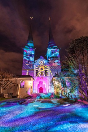 Lilu Lichtfestival Luzern | Hofkirche | Projektil