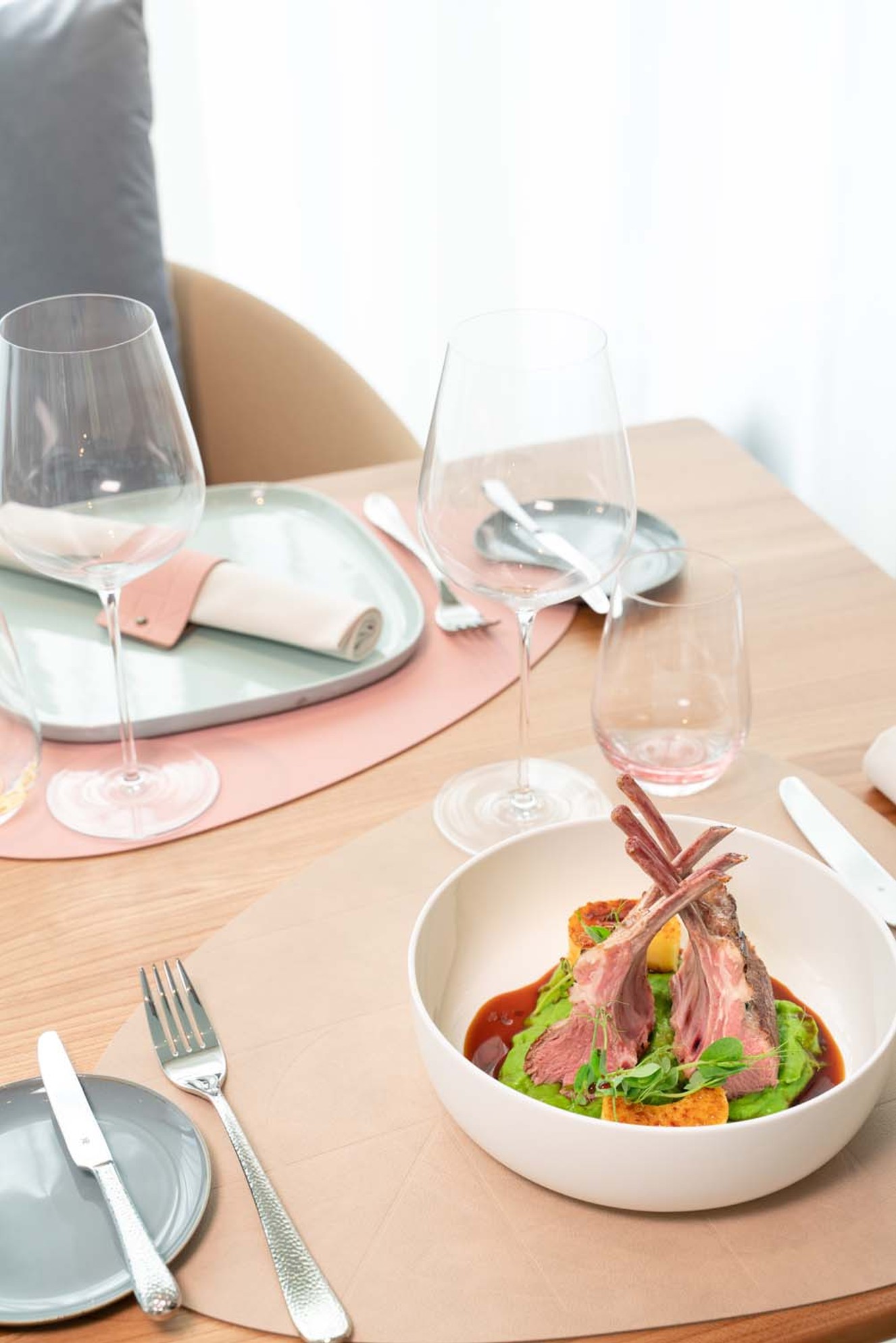 Lux Restaurant & Bar | Fine Dining