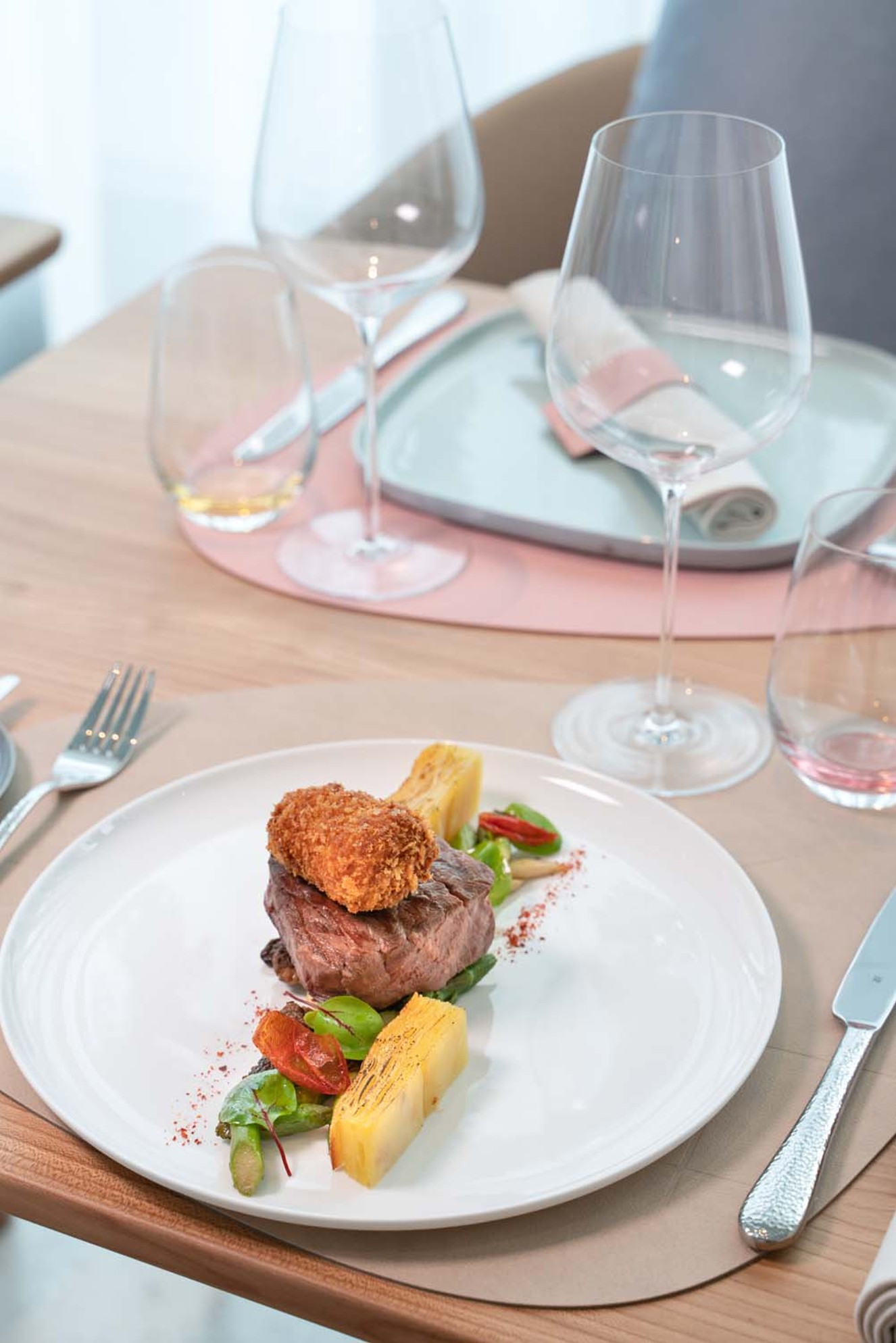 Lux Restaurant & Bar | Fine Dining